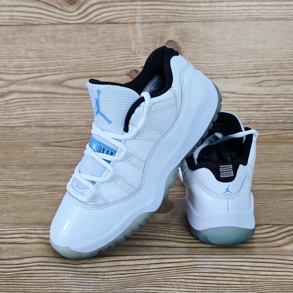 Jordan 11 Retro Low Top Sneakers